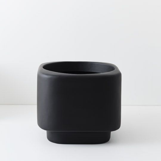 Flint Pot XXL in Black or White