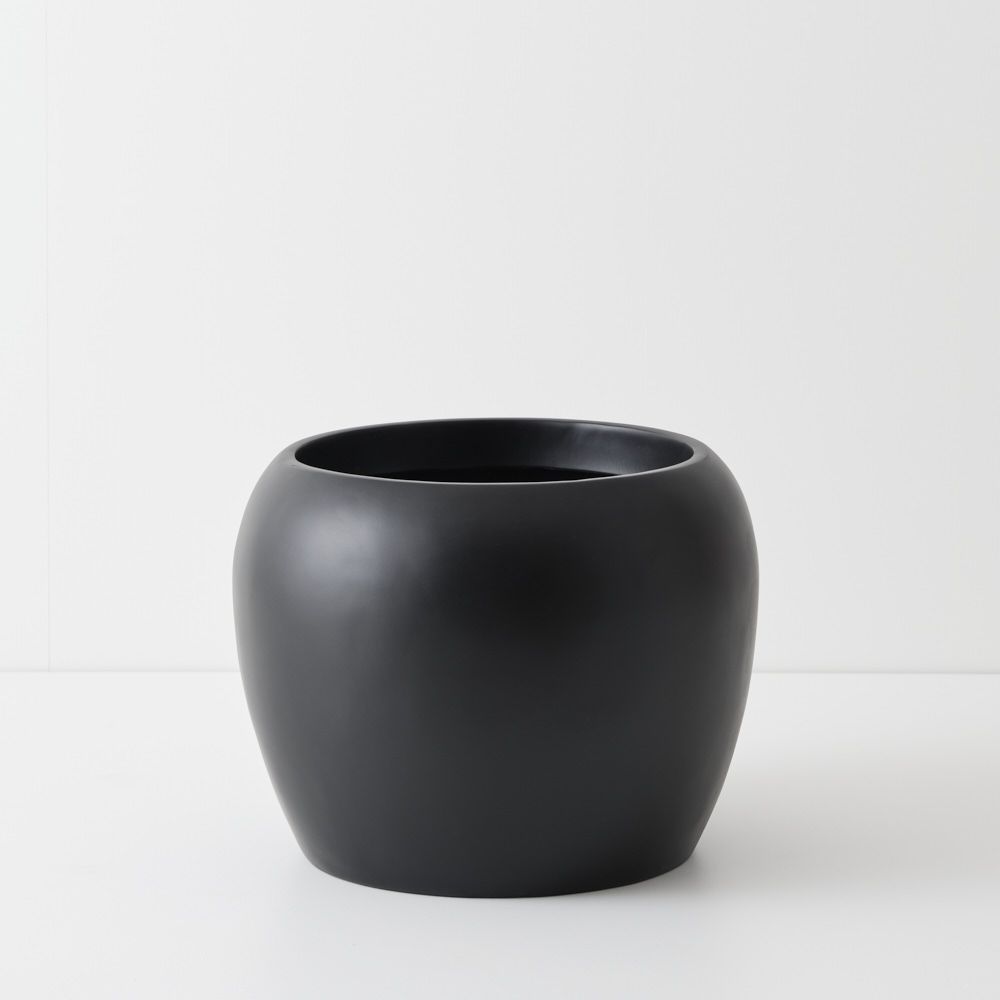 Ivar Pot Large in Black or White