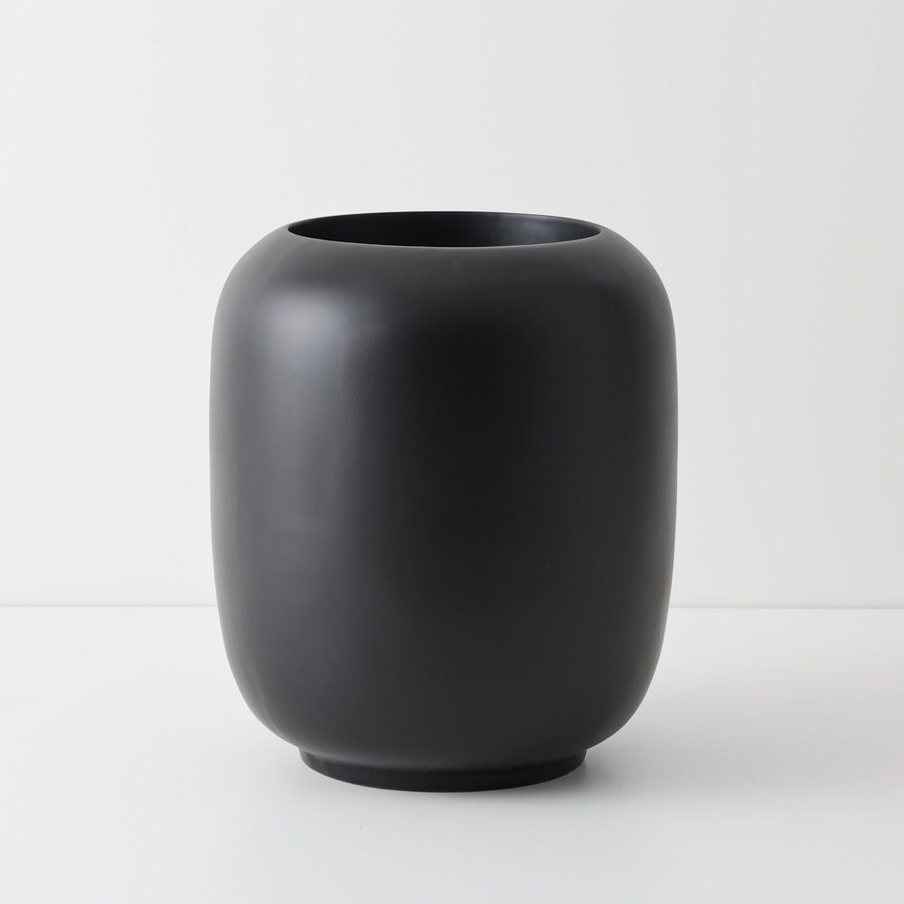 Solveig Pot Large in Black or White