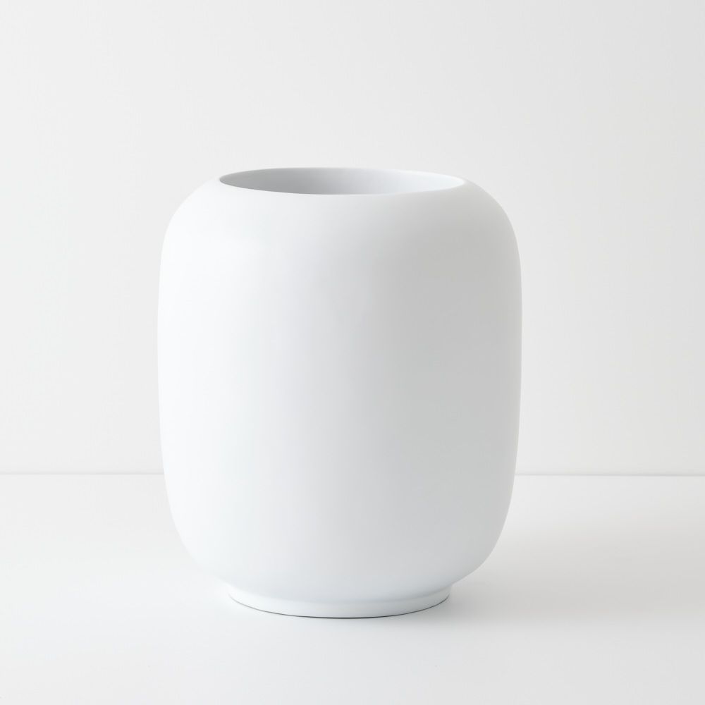 Solveig Pot Large in Black or White