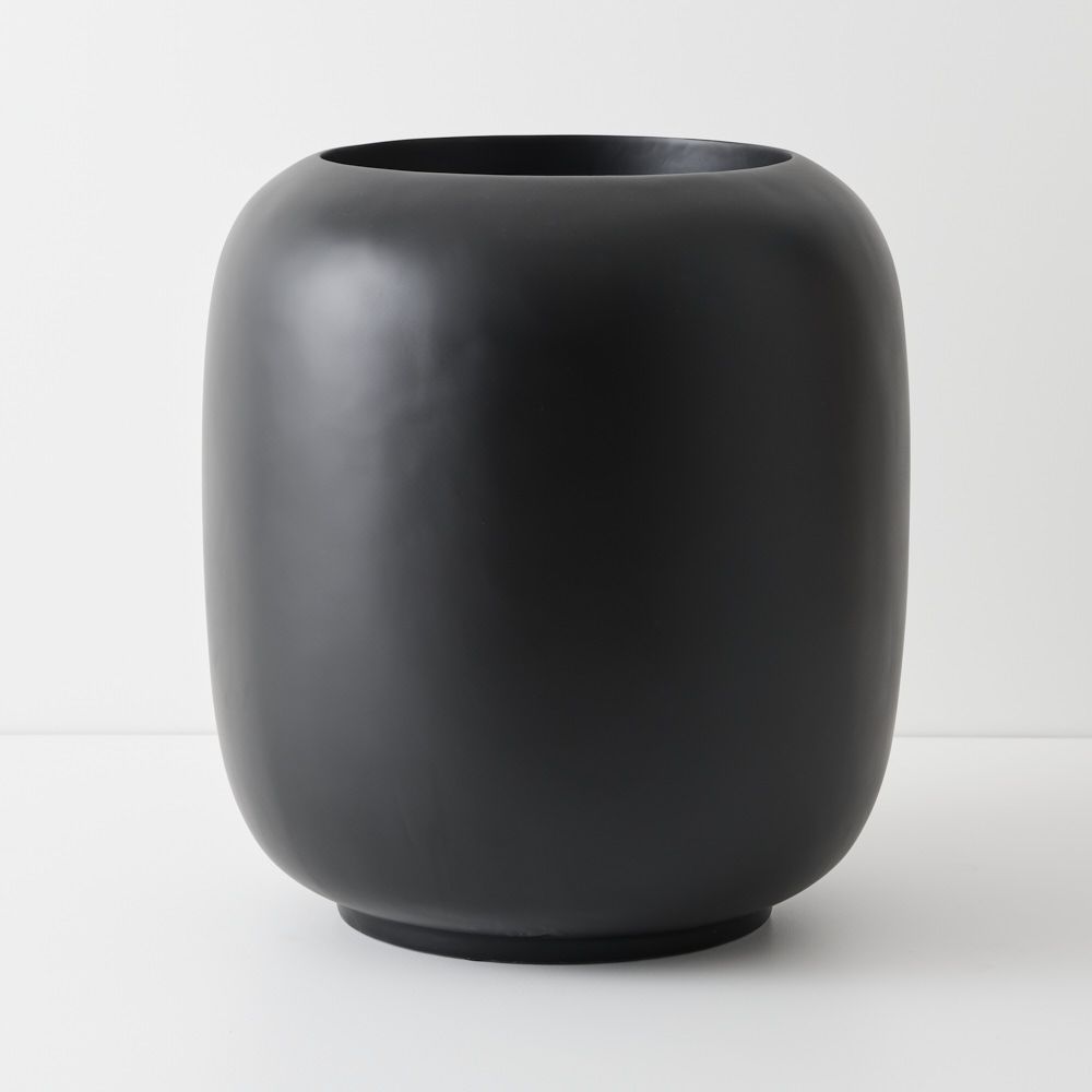 Solveig Pot Extra Large in Black or White