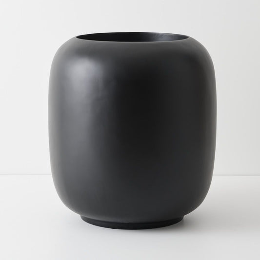 Solveig Pot Extra Large in Black or White